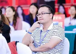 关于今晚荷甲传出新动向，勒沃库森临场应变，管理层表态：媒体盛赞，临场指挥获称赞的信息