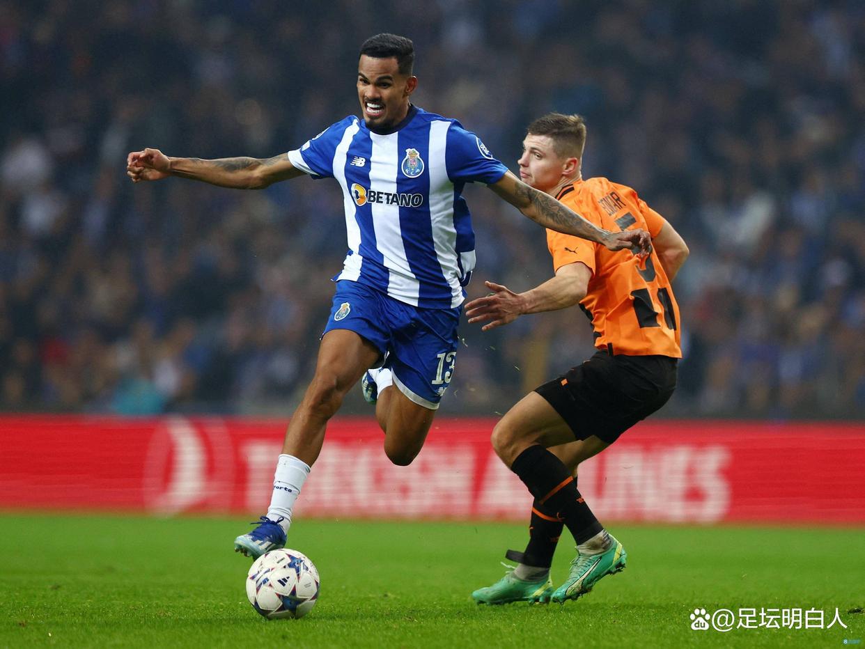 波尔图迎法国杯关键赛,冲刺阶段临场应变,气氛紧张,年轻球员得到机会 波尔图迎法国杯关键赛,冲刺阶段临场应变,气氛紧张,年轻球员得到机会