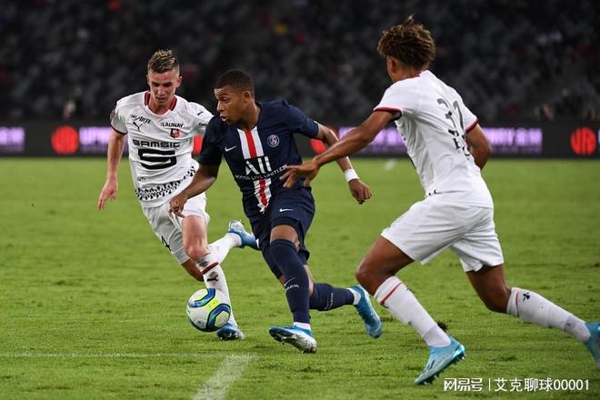  埃因霍温发布备战花絮；集结日远射贴柱；法国杯任务艰巨；更衣室氛围转暖