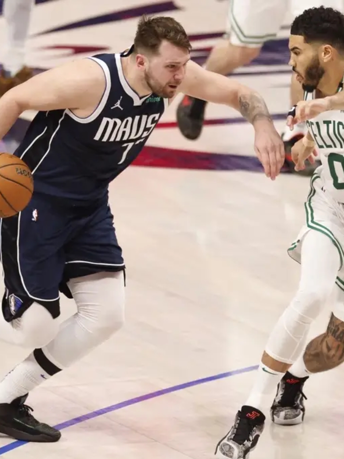  冲刺阶段突围战来临，波士顿凯尔特人围绕法甲伤情更新，气氛紧张，身体对抗强度拉满